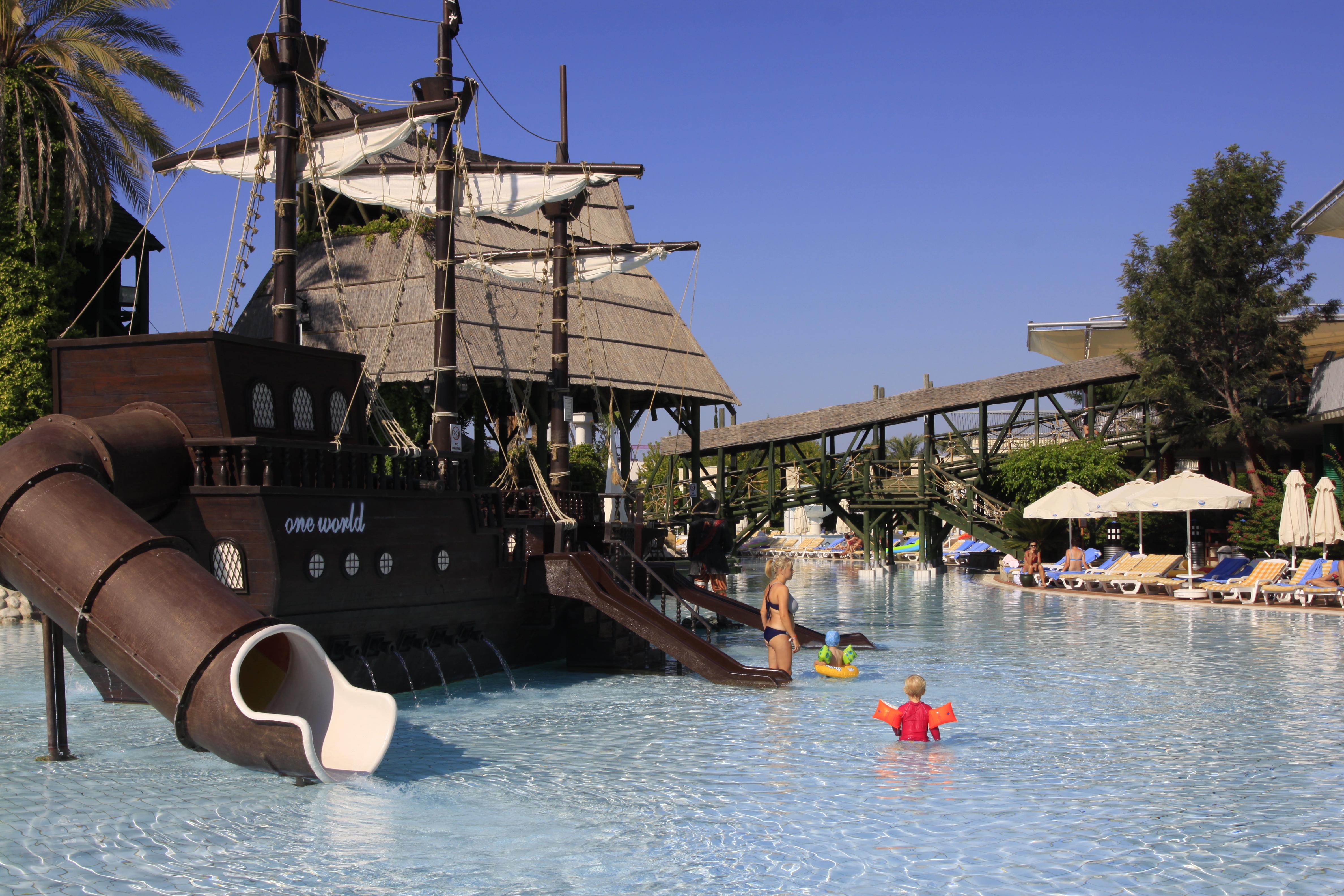 Hotel Pegasos World Side Exterior foto