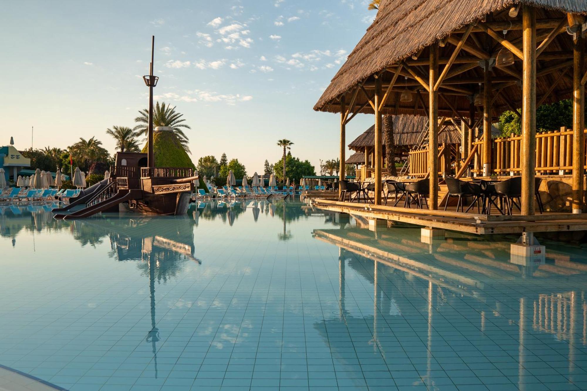 Hotel Pegasos World Side Exterior foto