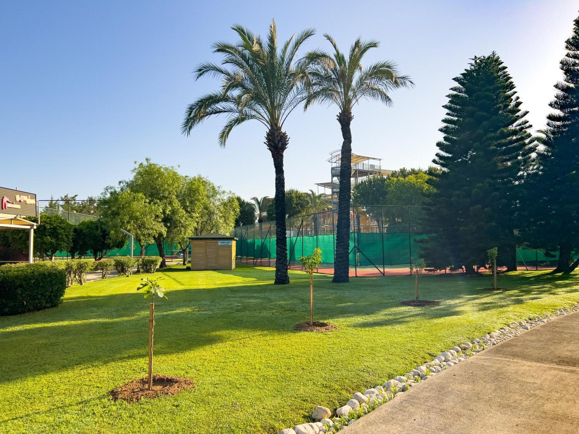 Hotel Pegasos World Side Exterior foto