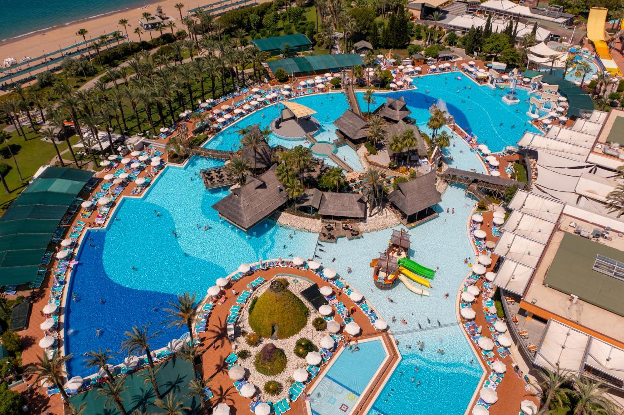Hotel Pegasos World Side Exterior foto