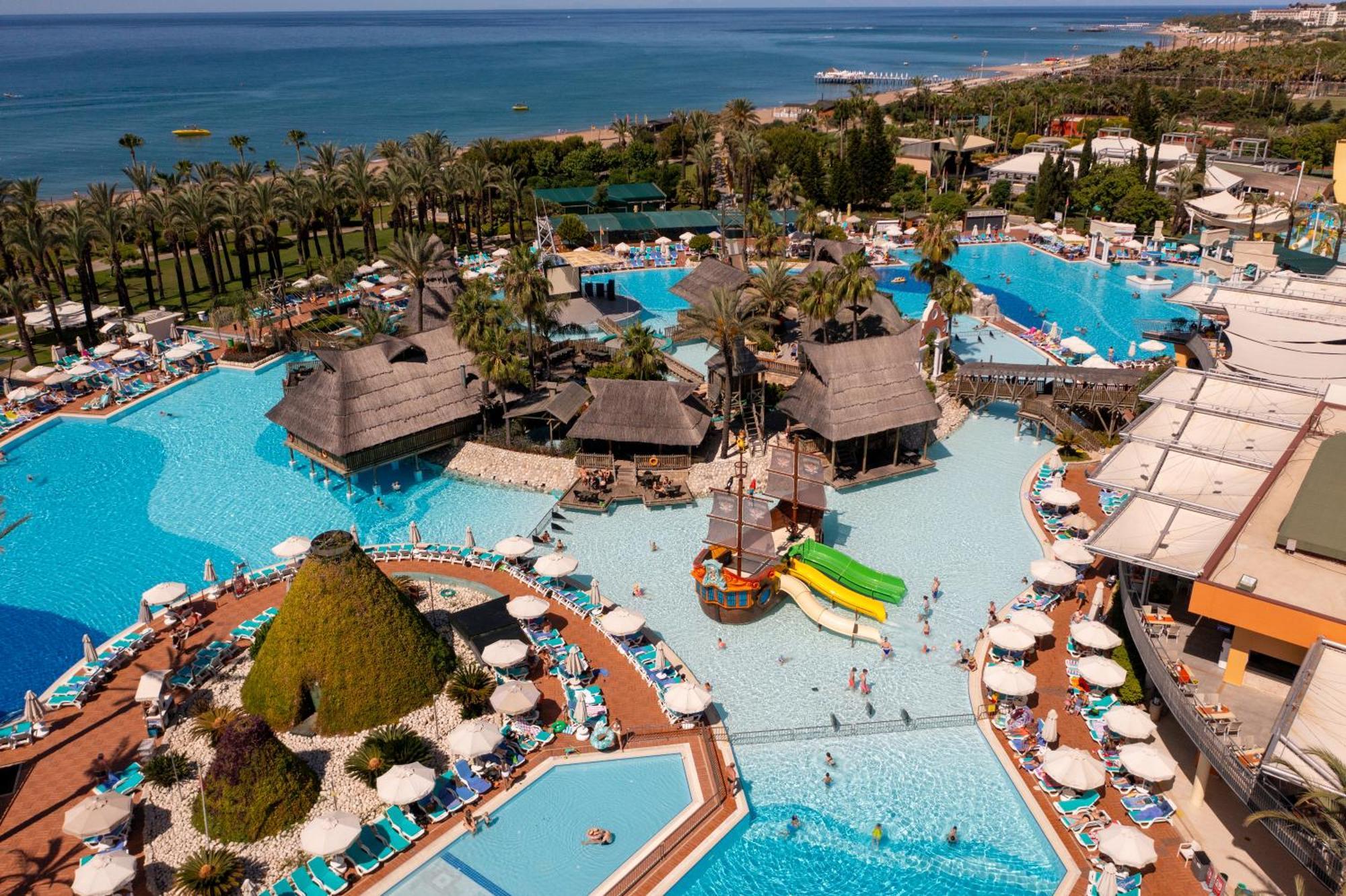 Hotel Pegasos World Side Exterior foto